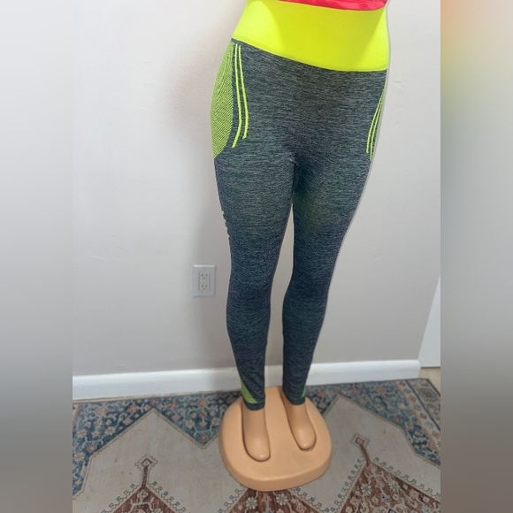 MIX LEGGING ACTIVEWEAR ONE SIZE SPANDEX  EXCELLENT CONDITIONS - Picture 2 of 8